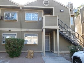 Building Photo - 2695 Jennydiane Dr