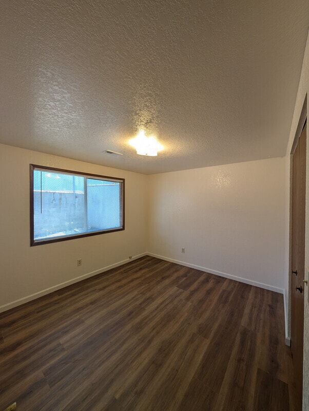 Building Photo - 2953 W Lorraine Ave