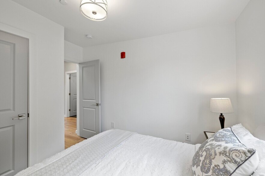 Building Photo - 338 Hurley St