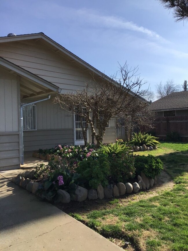 Building Photo - Nice 2-Bedroom Home