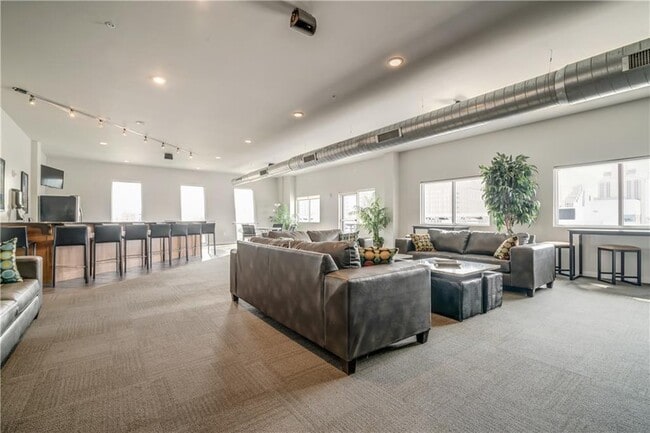 Building Photo - 1 NE 2nd St