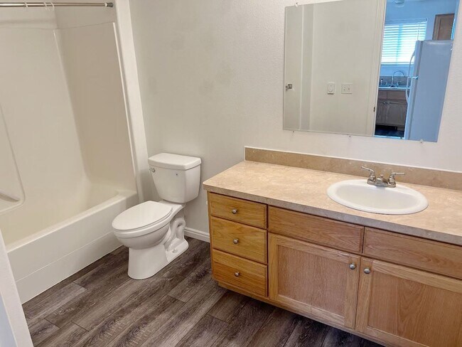 Building Photo - 721 20th St