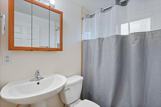 Building Photo - Charming 2 Bed, 1 Bath Rancher w/ Garage!