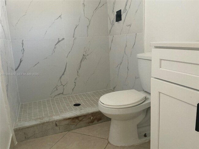 Building Photo - 501 Gardens Dr