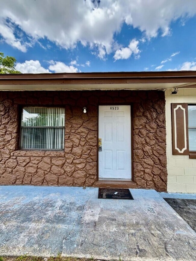 Building Photo - 4523 Ligustrum Way