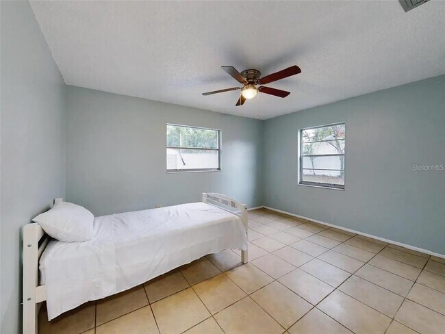 Building Photo - 1836 Plumtree Dr