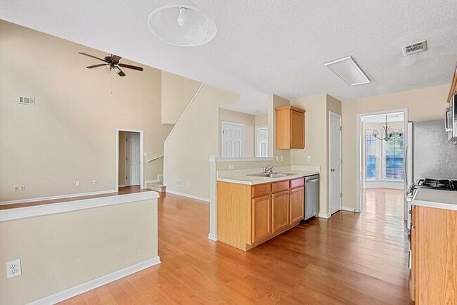 Building Photo - 3325 Ridgefair Dr