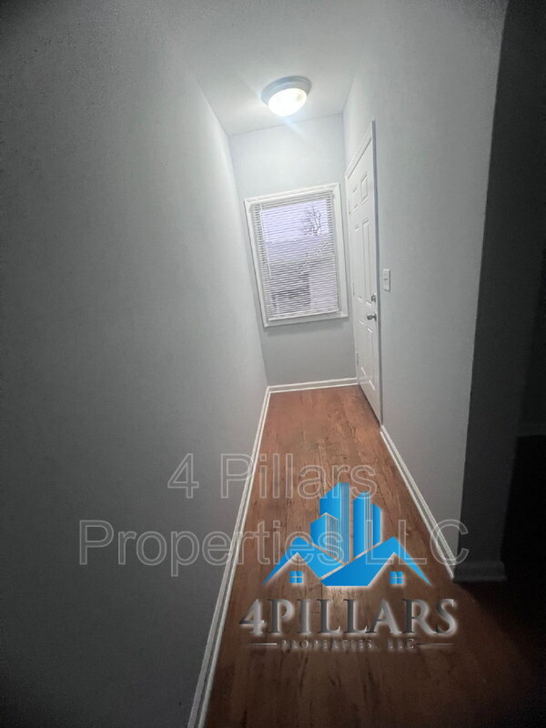 Building Photo - 403 Kenwood St