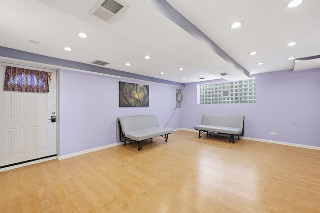 Building Photo - 9020 S Constance Ave