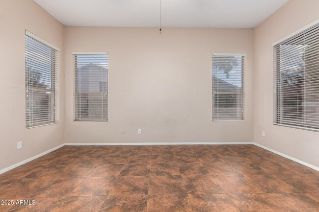 Building Photo - 6923 W Lone Cactus Dr