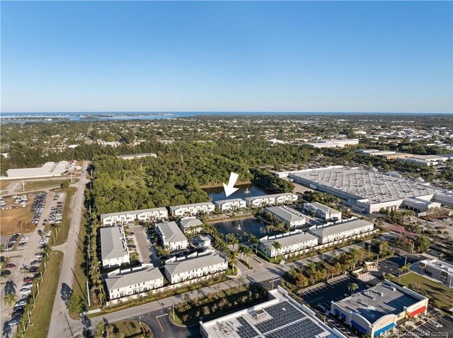 Building Photo - 3931 SE Mentmore Ln