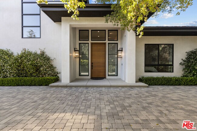 Building Photo - 17401 Rancho St