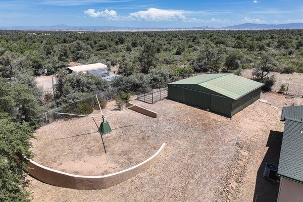 Building Photo - 7265 N Bridle Path