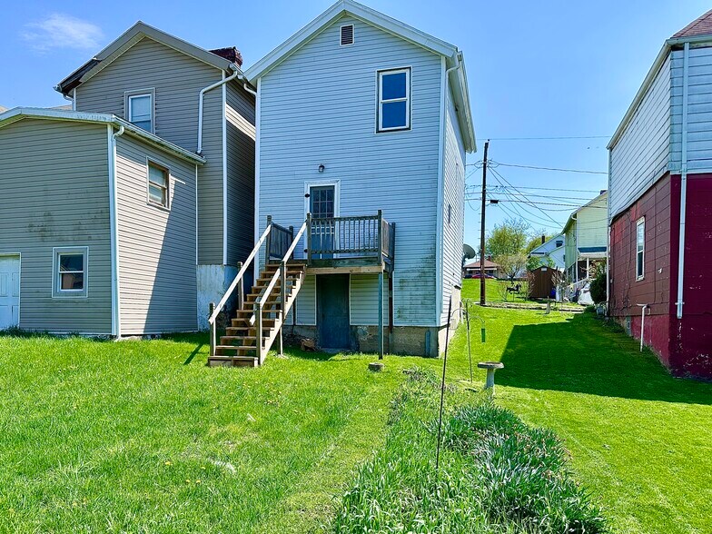 Building Photo - 831 Morton St