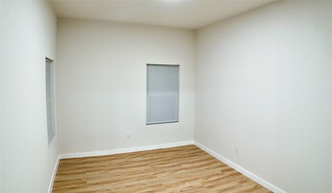 Building Photo - 9705 Garcroft St