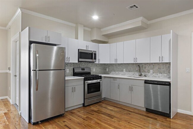 Building Photo - 1542 John F. Kennedy Blvd