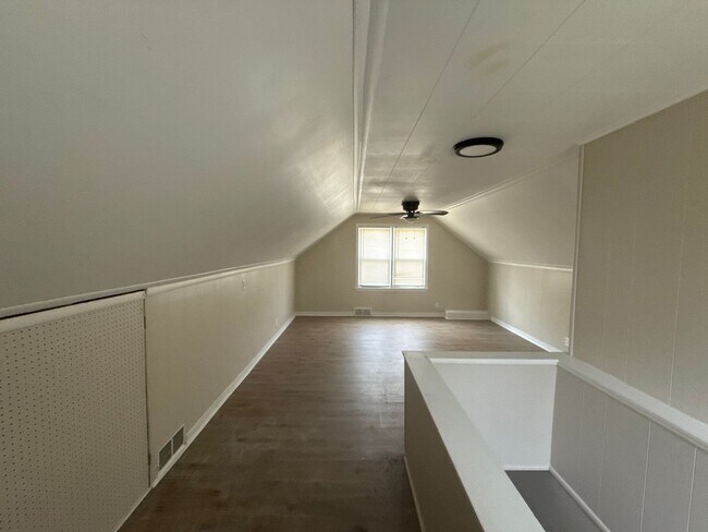Building Photo - Freshly Renovated 3-Bedroom Home – Quality...