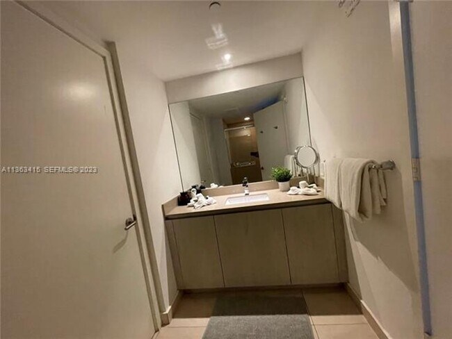 Building Photo - 4111 S Ocean Dr