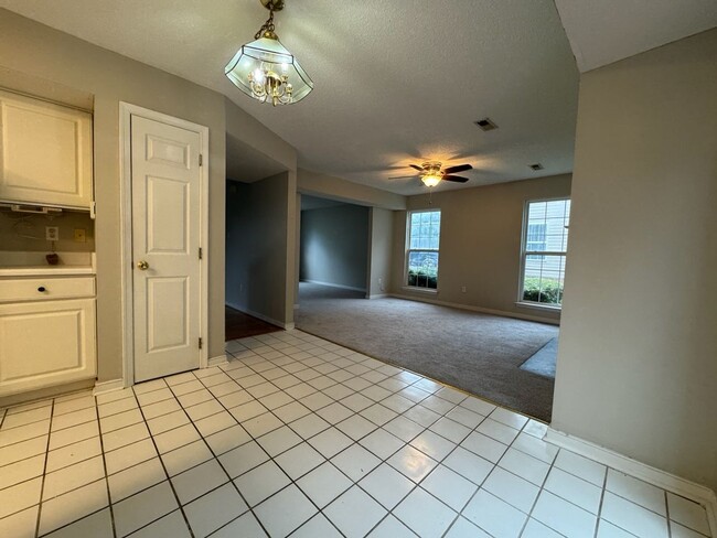 Building Photo - Beautiful two story home in the Ashbrook C...