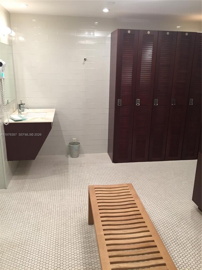 Building Photo - 19667 Turnberry Way