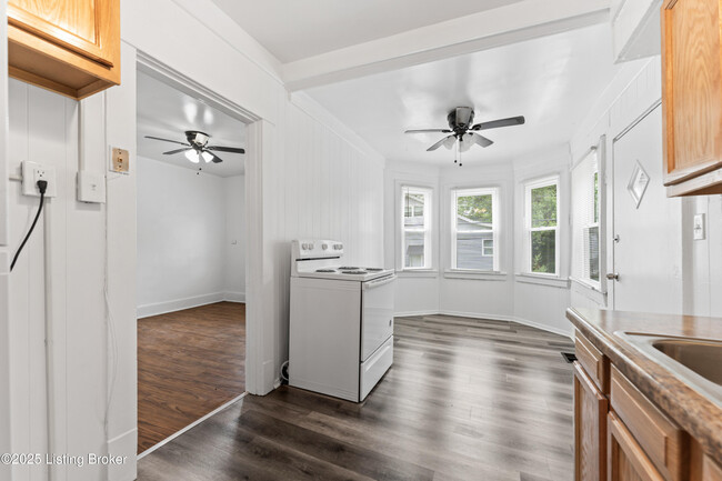 Building Photo - 401 S 38th St