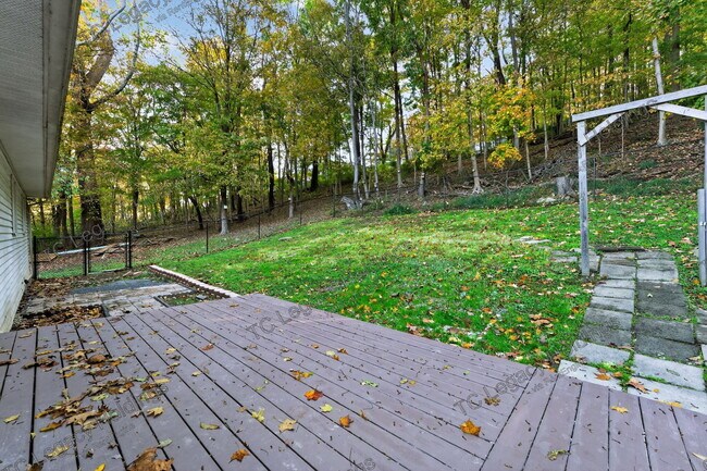 Building Photo - 320 Diamond Ave