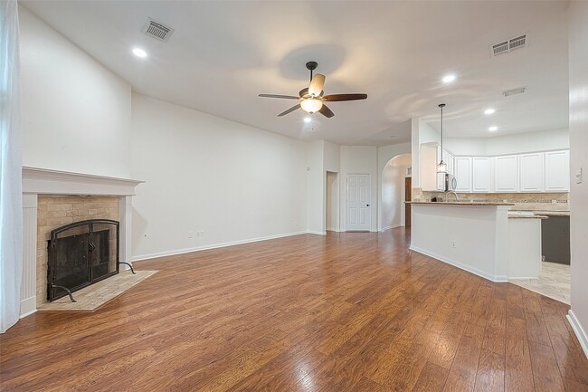 Building Photo - 23759 River Pl Dr