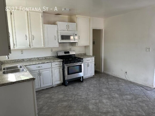 Building Photo - HOUSE FOR RENT IN DOWNEY