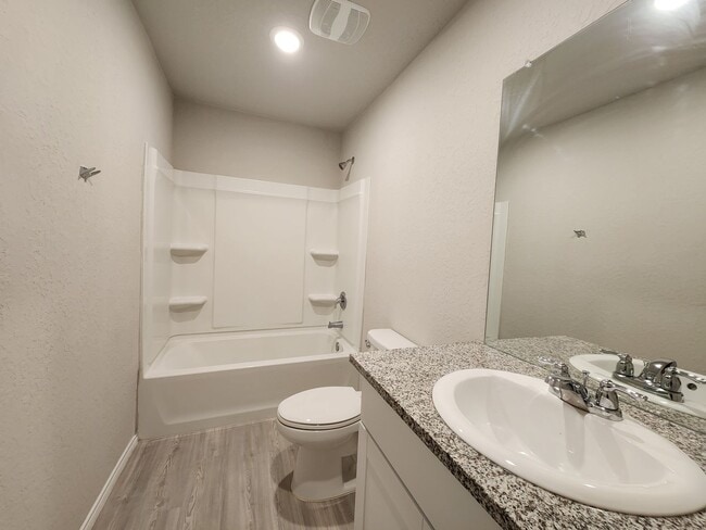 Building Photo - 3/2/2 in Heather Glen / Fridge Included / Fenced in Back Yard / CISD