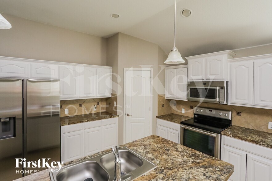 Building Photo - 517 Stone Crossing Ln