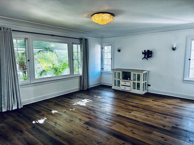 Building Photo - Remodelled Two Bedroom Home + Office for Rent in LB!