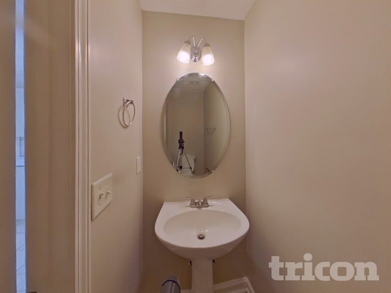 Building Photo - 5544 Frontier Ct