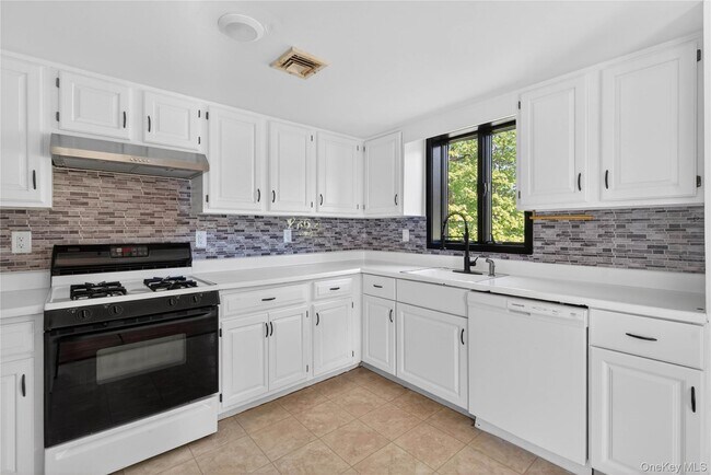Building Photo - 40 Felter Hill Rd