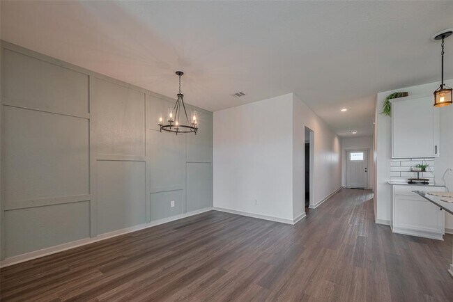 Building Photo - 14519 Sweetwater Dr