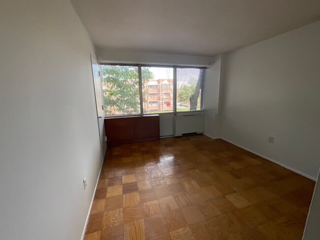 Building Photo - Spacious RiverPark 1 bedroom located near ...