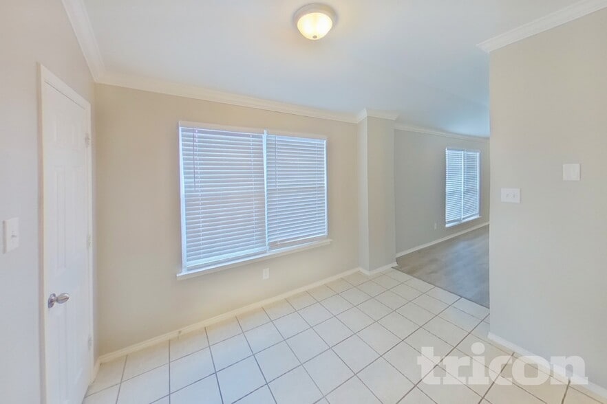 Building Photo - 716 Sequoia Dr
