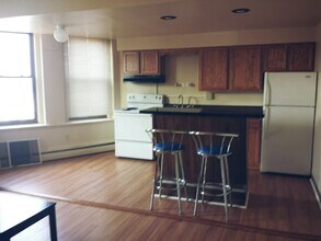 Building Photo - Large 2Br Student Apartment TMKRentals.com
