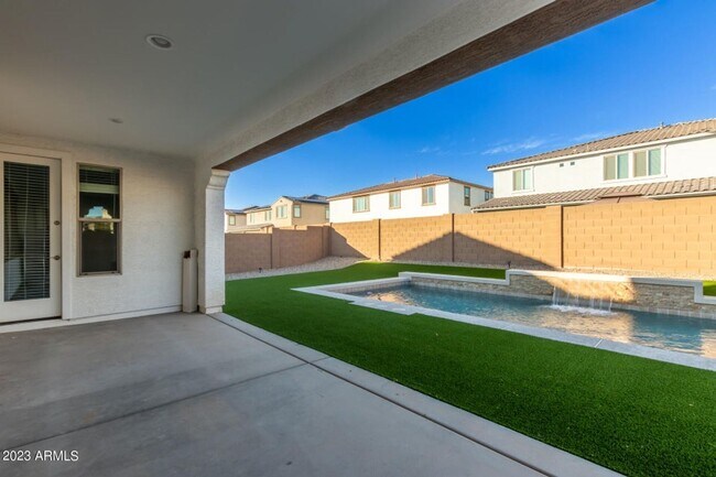 Building Photo - Breathtaking 5 bedroom home in Surprise!