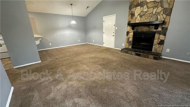 Building Photo - 1800 Tryon Dr