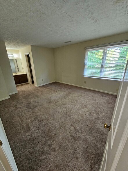 Building Photo - 1007 Oaks Pkwy SE