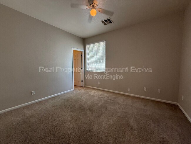 Building Photo - 13327 N 152nd Ave