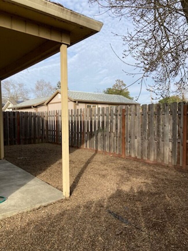 Building Photo - **Welcome Home, Available Now**