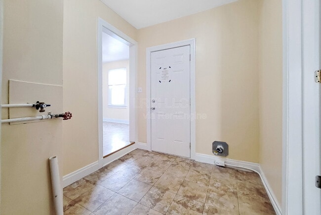 Building Photo - 936 Camden Ave