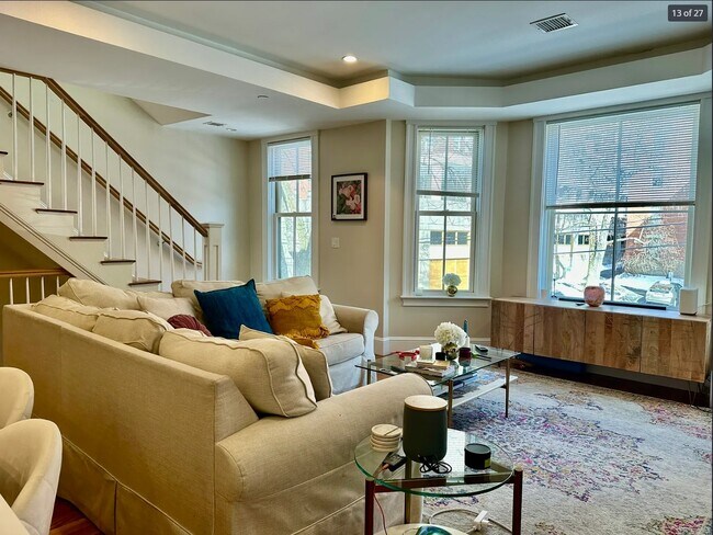 Building Photo - 470 Green St