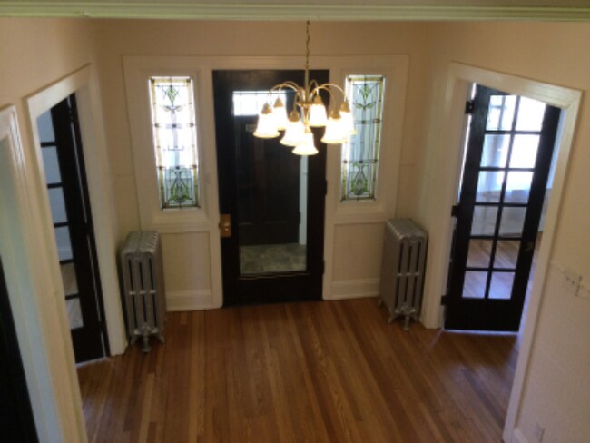 Building Photo - 117 W Wright St