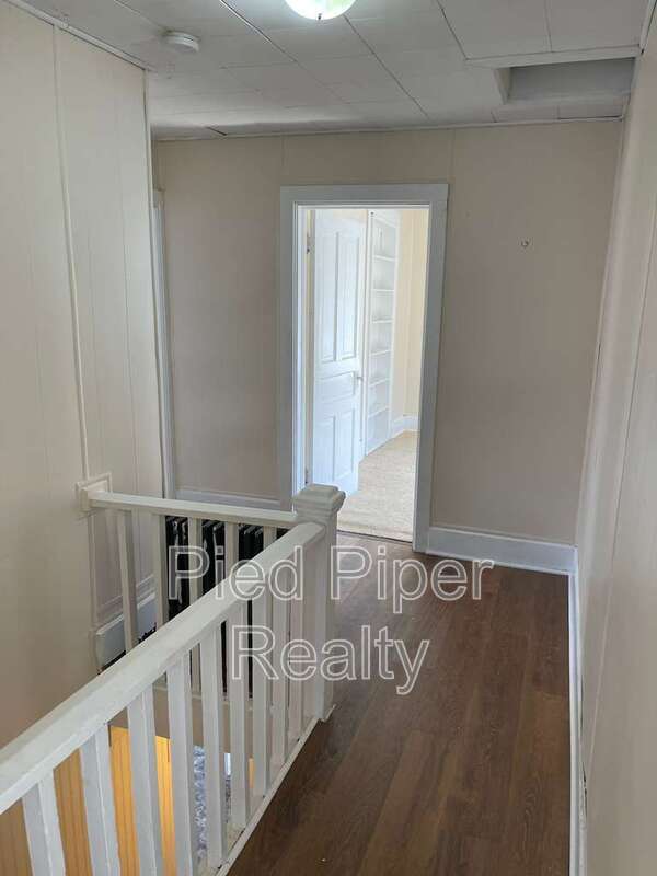 Building Photo - 320 W Clark St