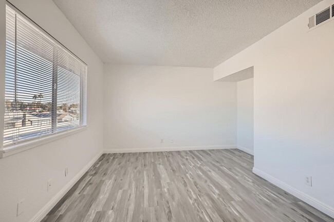 Building Photo - MOVE IN SPECIAL! HALF OFF FIRST MONTH'S RENT - Lovely 2 Bedroom Condo Near the Strip!