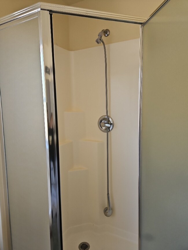 Building Photo - Move in Credit of $1,200! Spacious Two Sto...