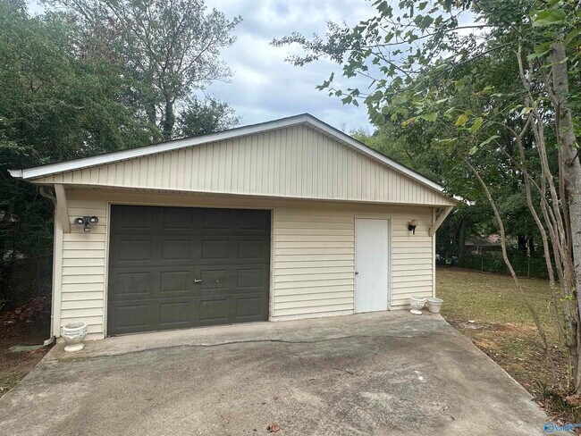 Building Photo - 3912 Richland Dr NW