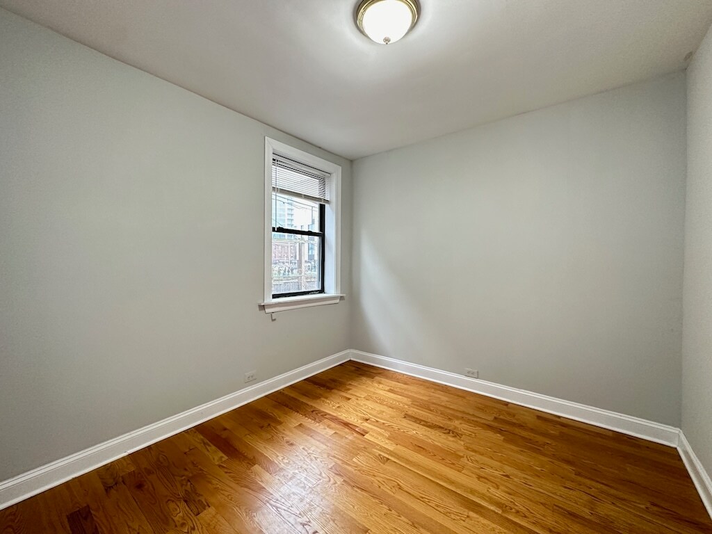 Building Photo - 3737 N Pine Grove Ave